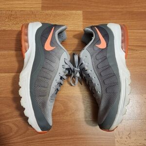 Nike air gray & coral sneakers size 8.5 women's shoes